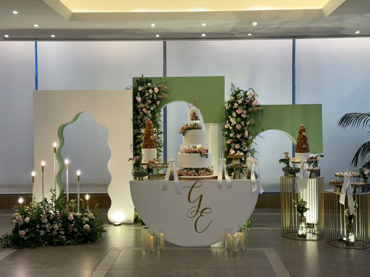 Small Arcade With Stripes Leg