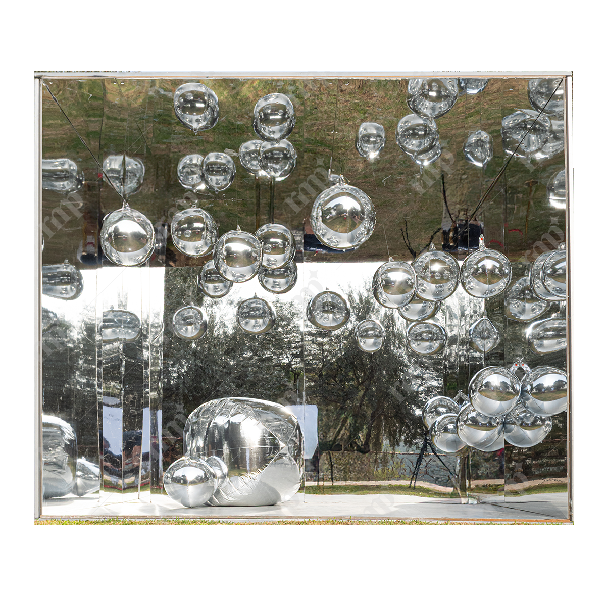 Mirror Room By Rent My Party - PhotoBooth